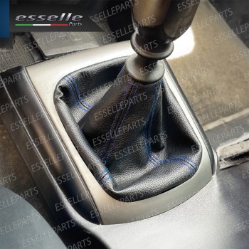 Cuffia Leva Cambio In Similpelle Nero Con Cuciture A Rilevo Blu Ghiera Cromata