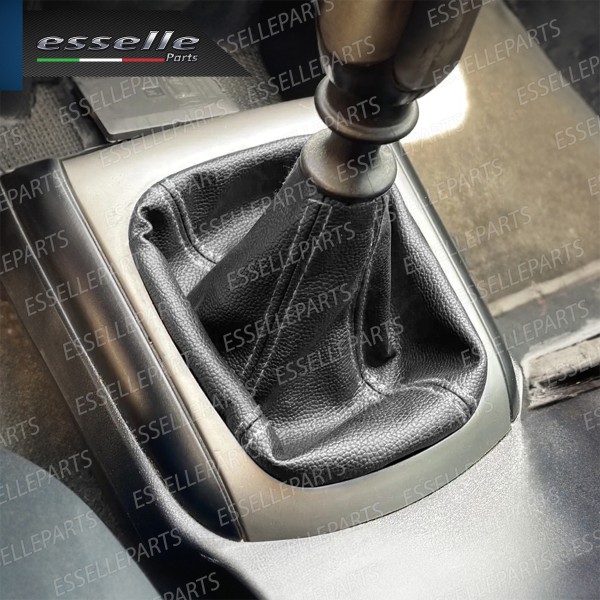 Cuffia Leva Cambio In Similpelle Nero Con Cuciture A Rilevo Bianco Ghiera Cromata