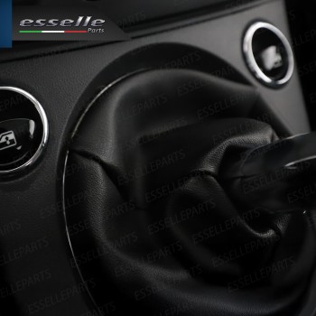 Cuffia cambio in similpelle di qualità con cornice cromata per Abarth 500 595 695 Pre-Restyling