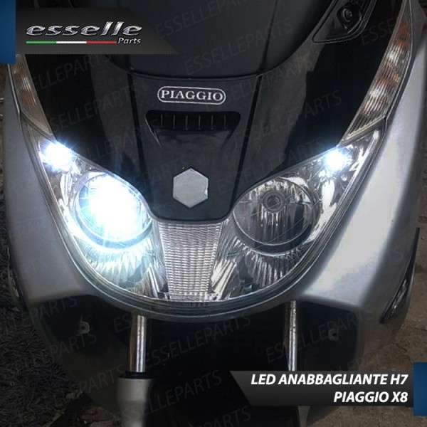 Conversione Fari Full LED per Piaggio X8 200 dal 2004 al 2006 6000 Lumen 6000K bianco