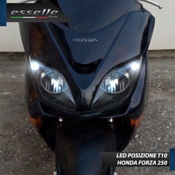 Luci posizione T10 5 LED Canbus Honda Forza 250 2008-2011 EX Luci posizione T10 5 LED Canbus Honda Forza 250 2008-2011 EX