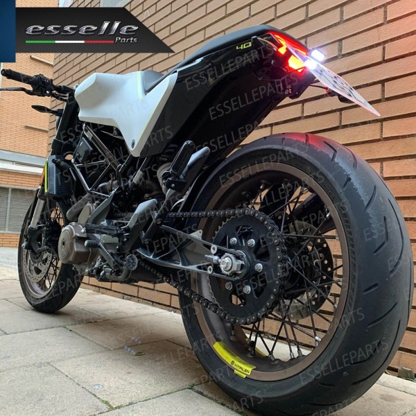 PortaTarga con LED in Metallo Regolabile NERO Specifico per Yamaha