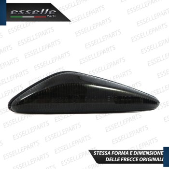 Placchette Dinamiche Nere fumè Laterali per frecce specifiche per Abarth 124 spider Placchette Dinamiche Nere fumè Laterali per frecce specifiche per Abarth 124 spider