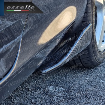 Flap splitter spoiler minigonne laterali carbon look in ABS aerodinamici Flap splitter spoiler minigonne laterali carbon look in ABS aerodinamici