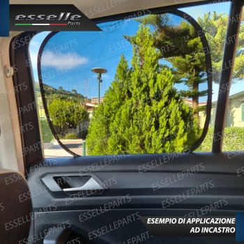 Set di 2 Tendine Parasole per Finestrini 36 X 44 cm Nero Fumè con Ventose