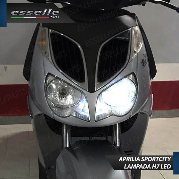 Lampada Abbagliante LED H7 3000 Lumen per Aprilia Sportcity 300 2008-2013 Street