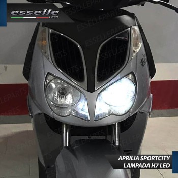 Lampada Abbagliante LED H7 3000 Lumen per Aprilia Sportcity 300 2008-2013 Street