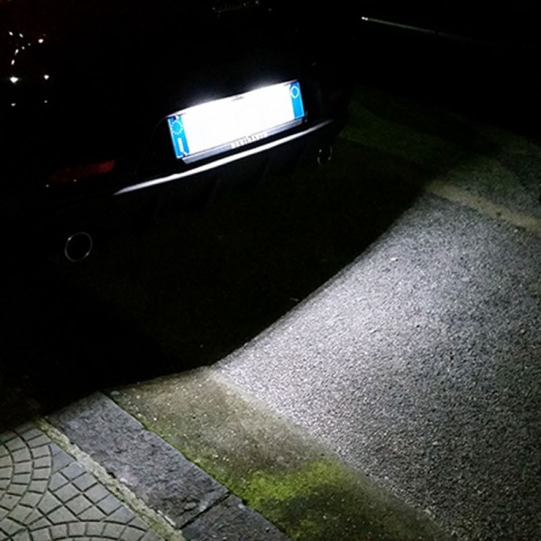 Coppia Placchette Targa LED Complete Da 18 LED Canbus 6000K Bianco Fiat 500X dal 2017