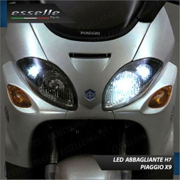 Conversione Completa Fari Full LED per Piaggio X9 250 Evolution 6000 Lumen 6000K