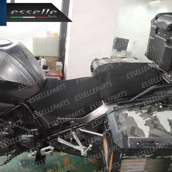 COPRISELLA ELASTICO NERO A NIDO D'APE 3D PER BENELLI TRK 502