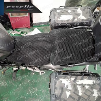 COPRISELLA ELASTICO NERO A NIDO D'APE 3D PER BENELLI TRK 502