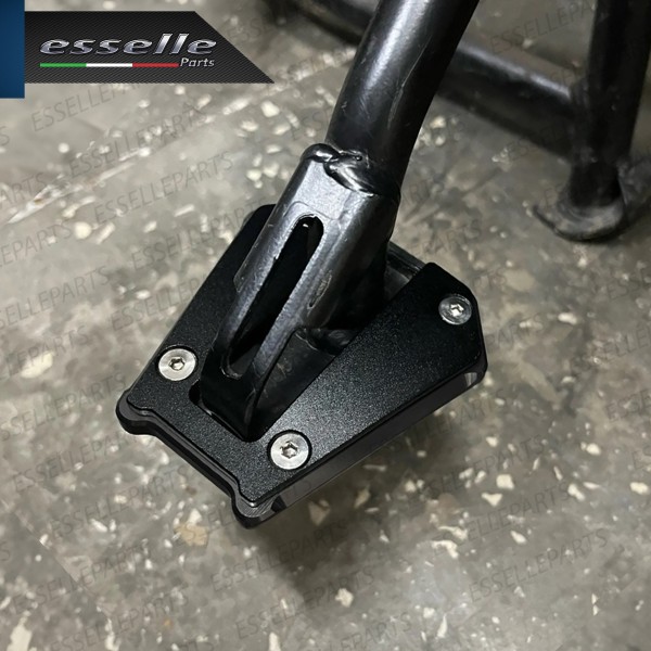 PIASTRA DI ESTENSIONE CAVALLETTO LATERALE IN METALLO NERO PER BENELLI TRK 502