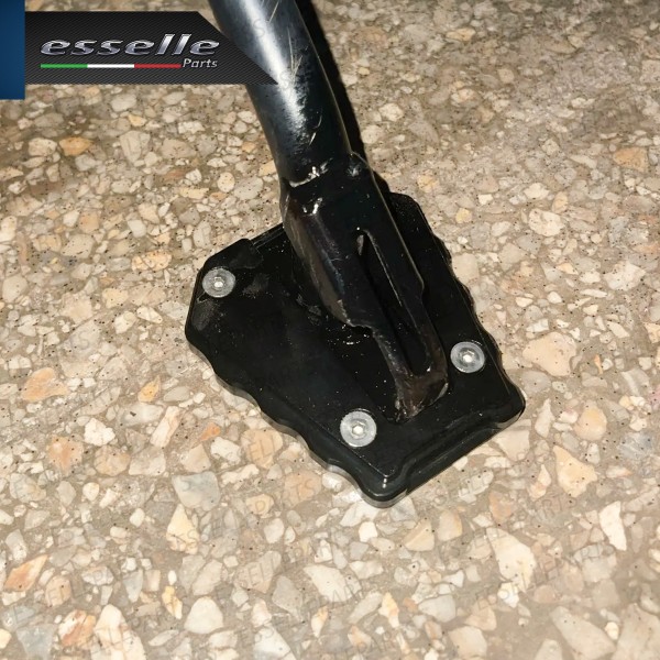 PIASTRA DI ESTENSIONE CAVALLETTO LATERALE IN METALLO NERO PER BENELLI TRK 502