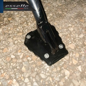 PIASTRA DI ESTENSIONE CAVALLETTO LATERALE IN METALLO NERO PER BENELLI TRK 502