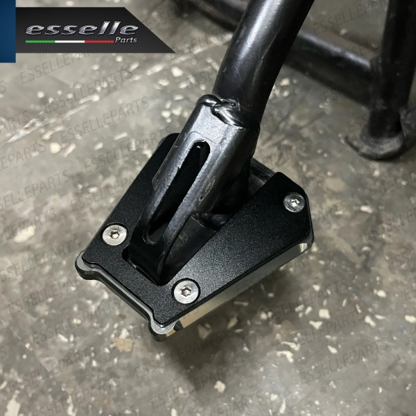 PIASTRA DI ESTENSIONE CAVALLETTO LATERALE IN METALLO GRIGIO PER BENELLI TRK 502