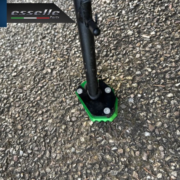 PIASTRA DI ESTENSIONE CAVALLETTO VERDE SPECIFICA PER KAWASAKI Z900 RS 2021