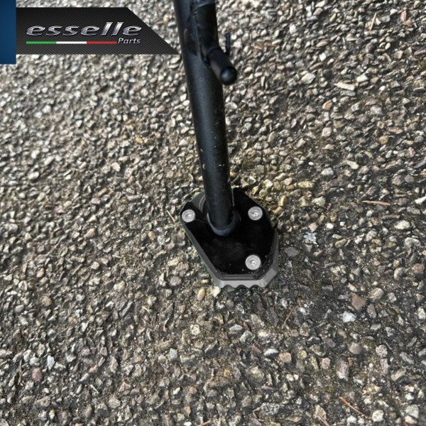 PIASTRA DI ESTENSIONE CAVALLETTO GRIGIO SPECIFICA PER KAWASAKI Z250 SL 2015-2016